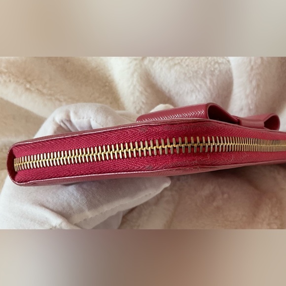 Beautiful Prada Safiano Bow Wallet - Picture 5 of 15